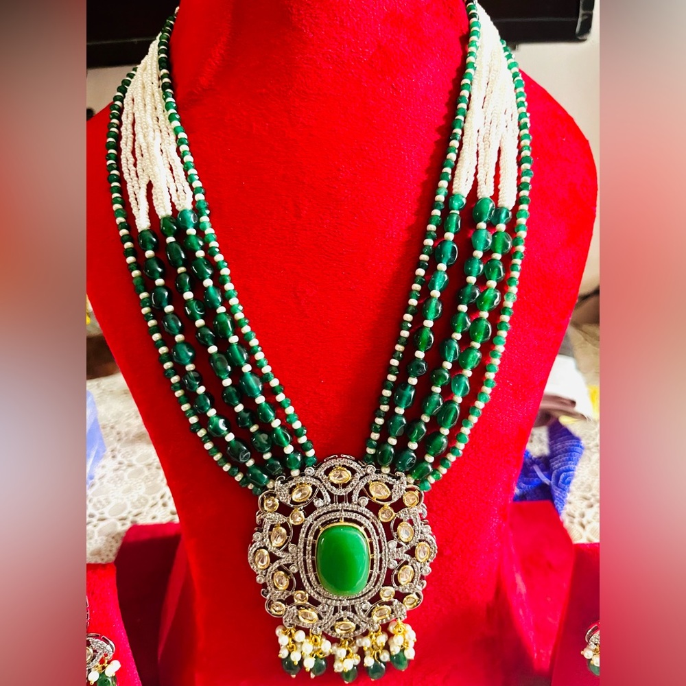 Grand Emerald&American Diamanté Pendant Held By Pearls &Green Droplets Earrings - Picture 3 of 6